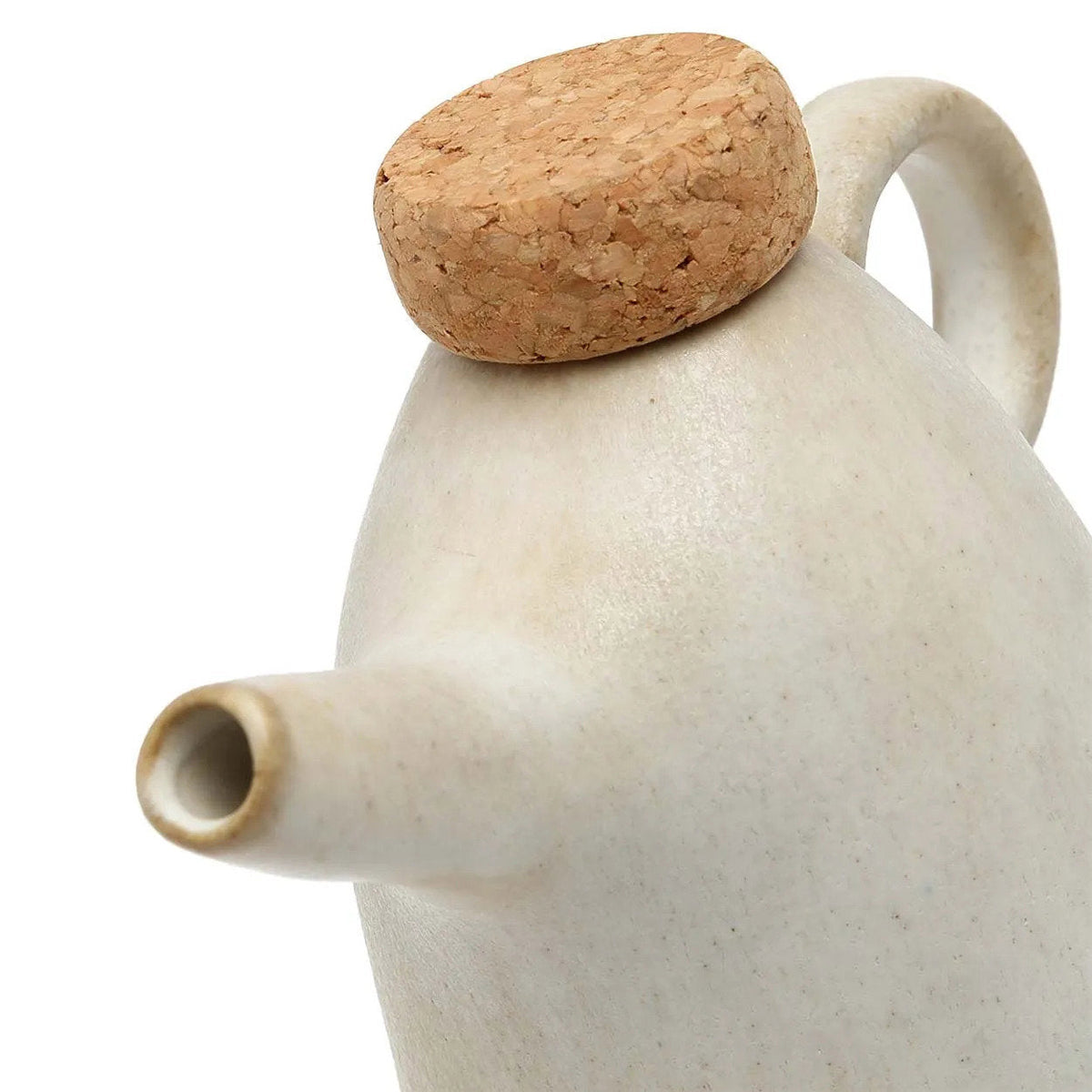 Détail du bouchon de liège aggloméré et du bec coudé de la burette en grès