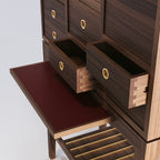 Tablette coulissante gainée de cuir rouge du cabinet Contador Anniversary
