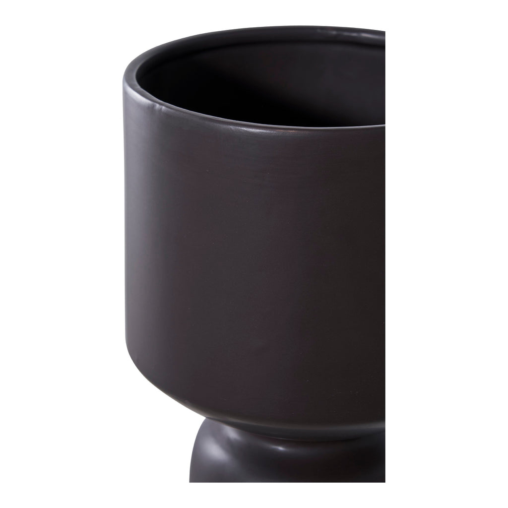 Cache-pot céramique noir mat détail glaçure veloutée et bord supérieur vue rapprochée