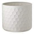 Cache-pot cylindrique en acier blanc au motif nid d'abeille en relief vu de face sur fond blanc