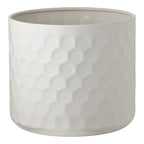 Cache-pot cylindrique en acier blanc au motif nid d'abeille en relief vu de face sur fond blanc