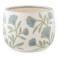 Cache-pot en céramique blanc à fleurs en relief bleu céladon vu de trois quarts