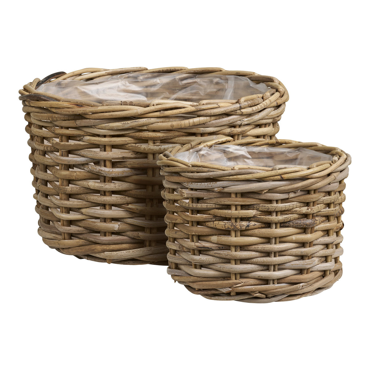 Deux cache-pots Kalak en rotin kubu naturel de tailles différentes avec leur doublure plastique transparente