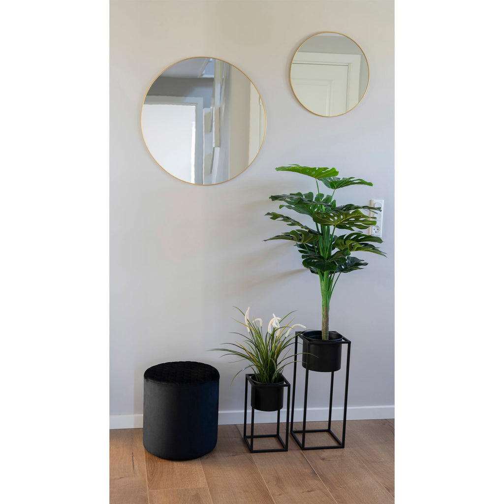 Cache-pots Marla noirs dans entrée avec miroirs dorés style contemporain