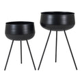 Deux cache-pots sur pied Ardola en acier noir mat petit et grand modèle sur fond blanc