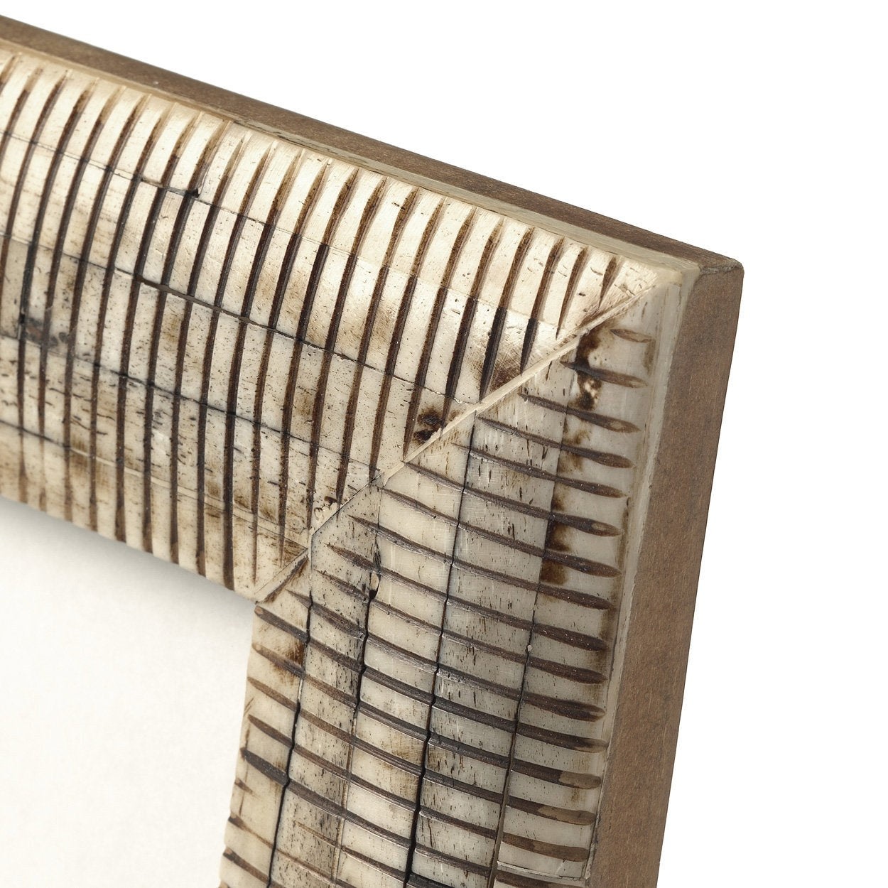 Cadre photo Desert Weave en os naturel 13x18 cm en situation