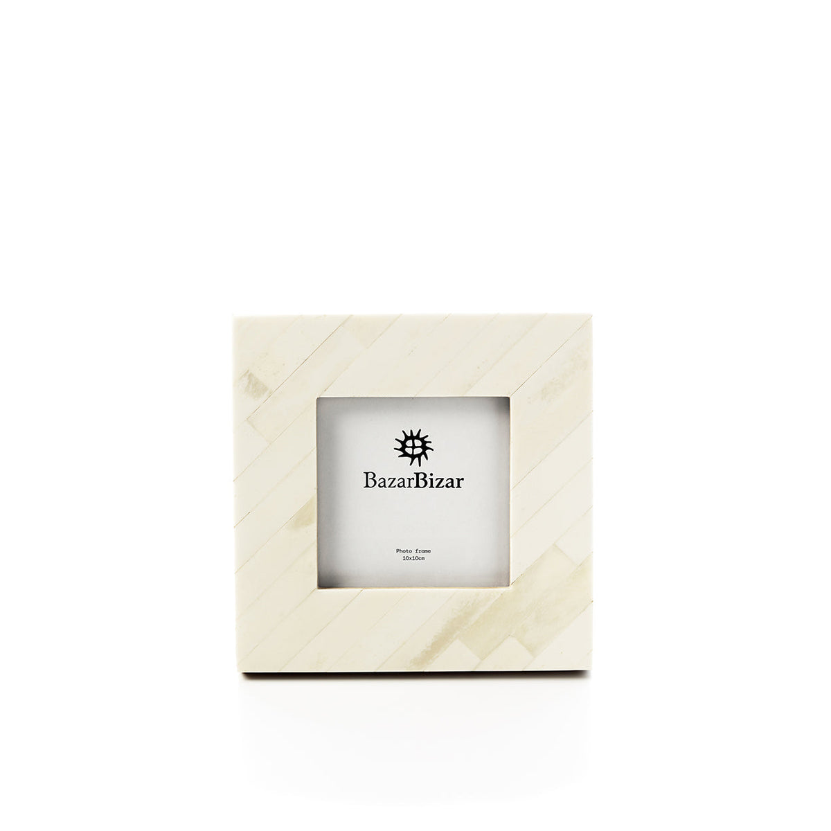 Cadre photo Nomad en os de buffle crème 10x10 cm vu de face avec ses lattes en diagonale