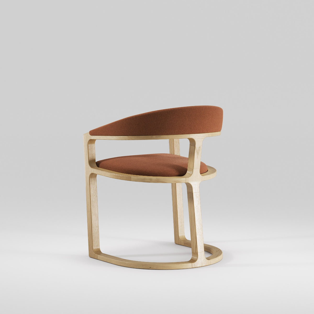 Chaise à accoudoirs Kobe en chêne et tissu rouille vue de trois quarts arrière