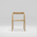 Chaise à accoudoirs Kundera en chêne naturel vue de face