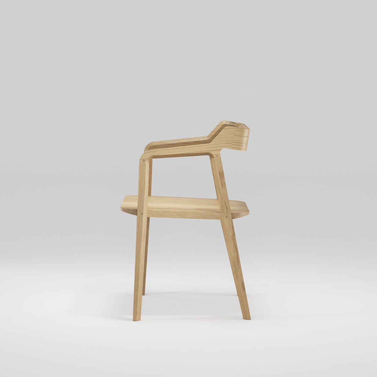 Chaise à accoudoirs Kundera en chêne naturel vue de profil