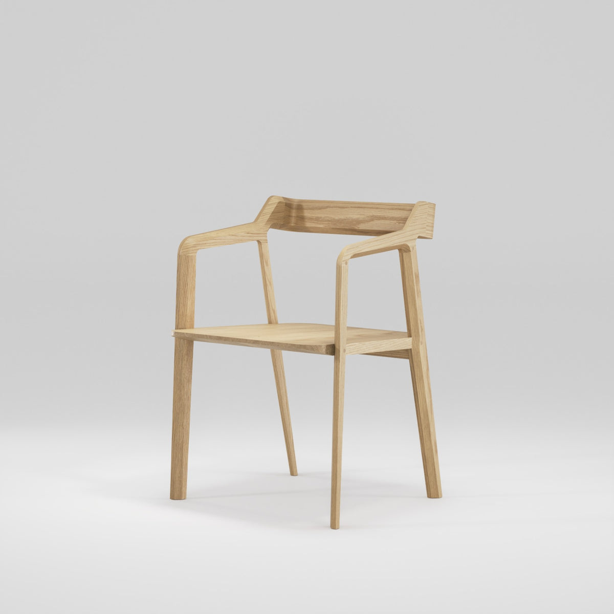 Chaise à accoudoirs Kundera en chêne naturel vue de trois quarts, côté gauche