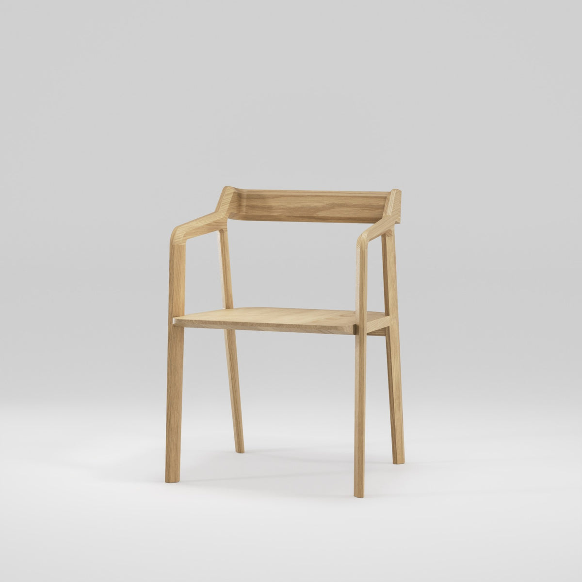 Chaise à accoudoirs Kundera en chêne naturel vue de trois quarts