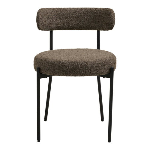 Chaise Badalona bouclé marron vue de face assise circulaire rembourrée dossier incurvé pieds noirs