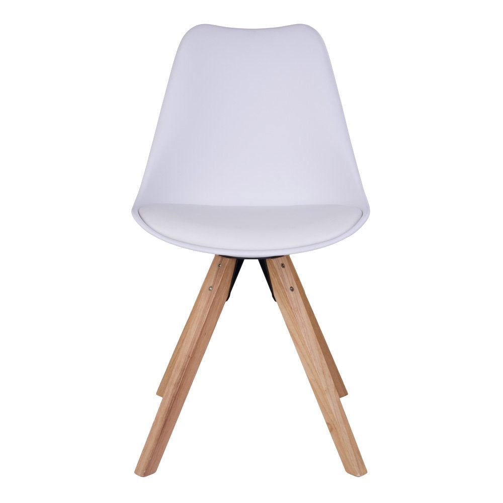 Chaise Bergen blanche vue 3/4 arrière – pieds bois naturel et coque enveloppante