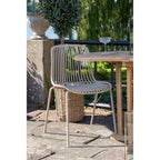 Chaise Branson beige sable ajourée table teck terrasse ambiance naturelle
