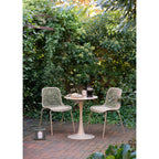 Salon de jardin chaises Branson sable table ronde blanche ambiance cosy végétale