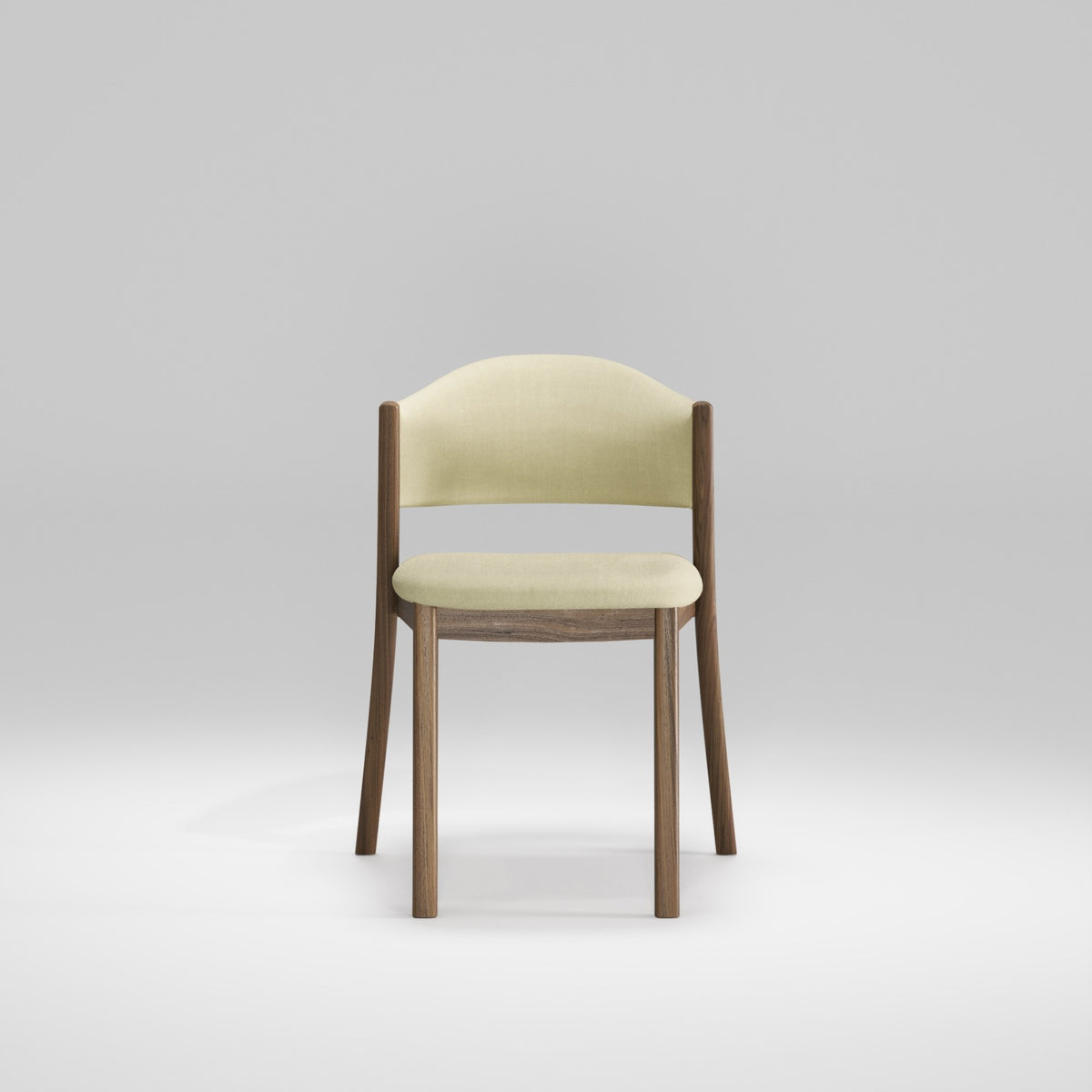 Chaise Caravela en noyer et tissu crème vue de face
