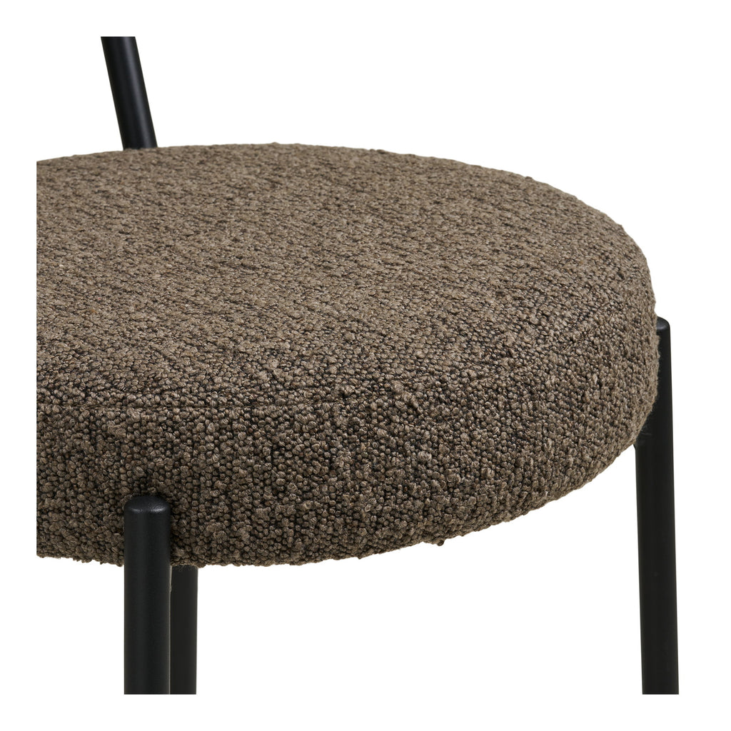 Détail texture tissu bouclé 100% polyester brun chiné boucles denses chaise Badalona