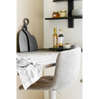 Chaise de bar Middelfart bouclé gris réglable pivotant lot de 2 en situation