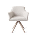 Chaise de salle à manger Hofu blanc cassé à motif sur piètement pivotant beige vue de face coque enveloppante et accoudoirs