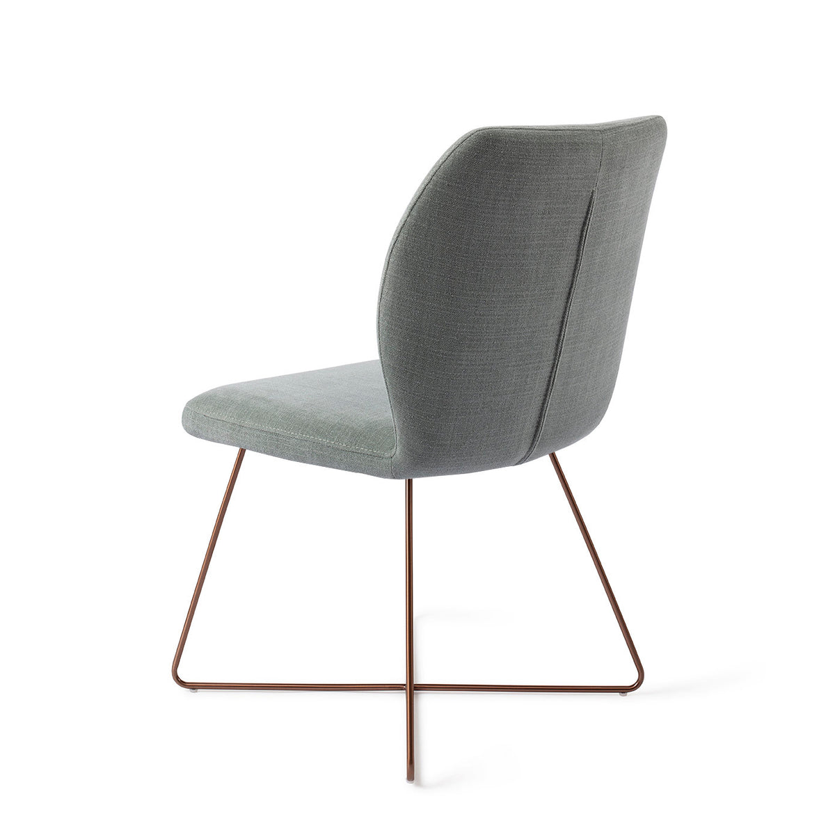 Dos de la chaise Ikata vert sauge avec sa couture verticale et son piètement luge croisé cuivré