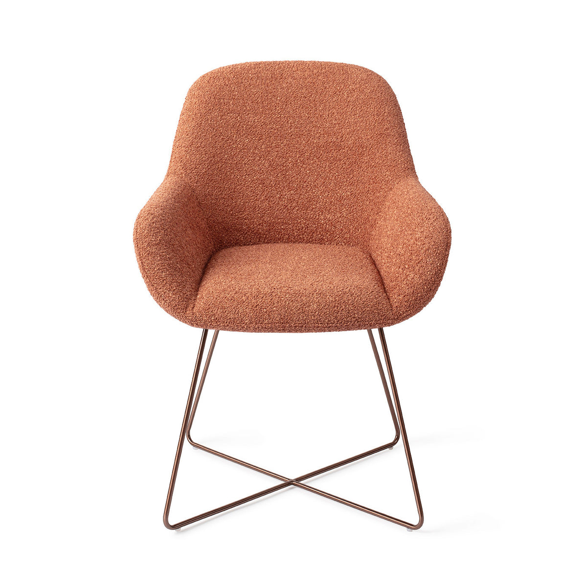 Chaise de salle à manger Kushi terracotta sur piètement luge croisé cuivré vue de face assise enveloppante et accoudoirs évasés