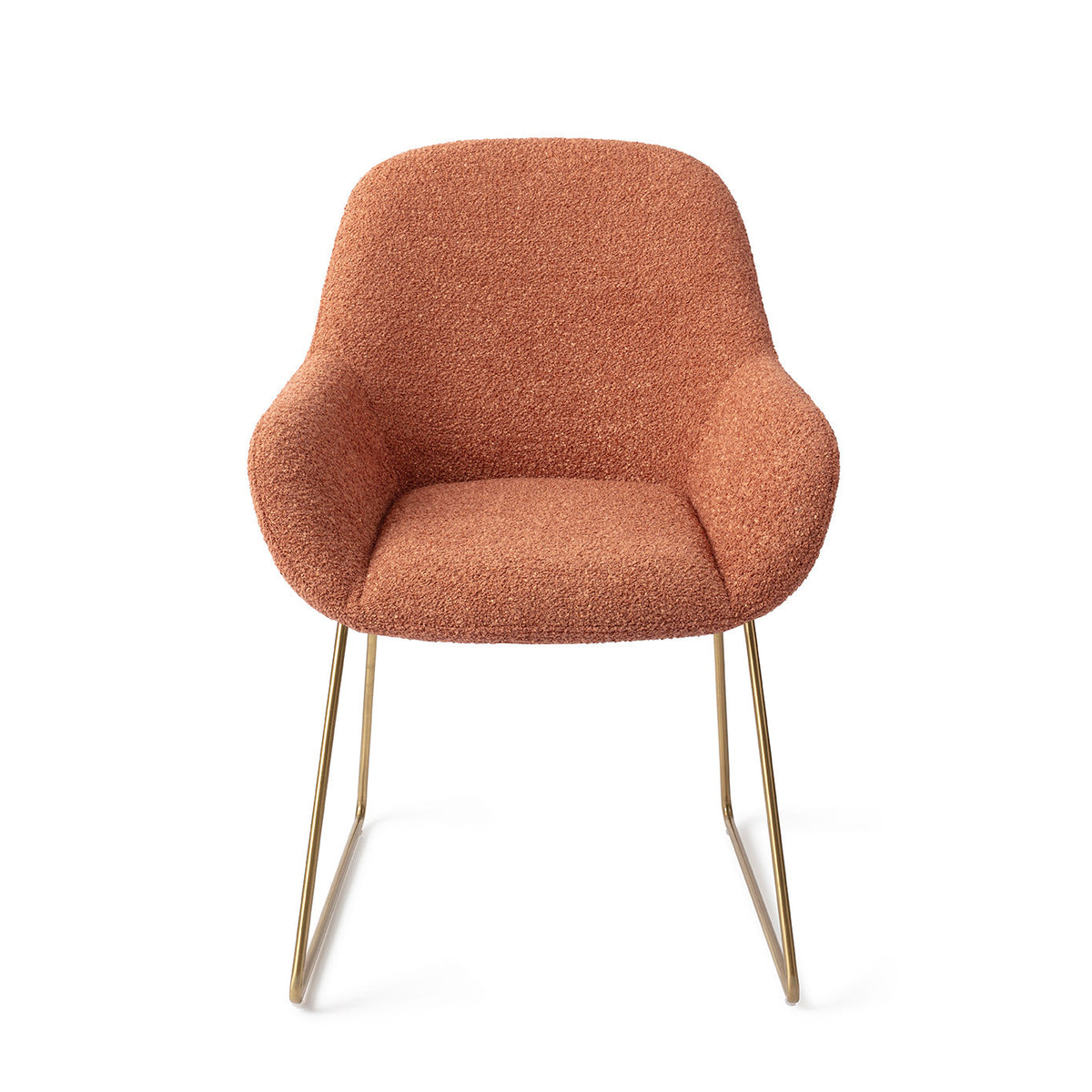 Chaise Kushi terracotta sur piètement luge doré vue de face coque enveloppante et accoudoirs arrondis