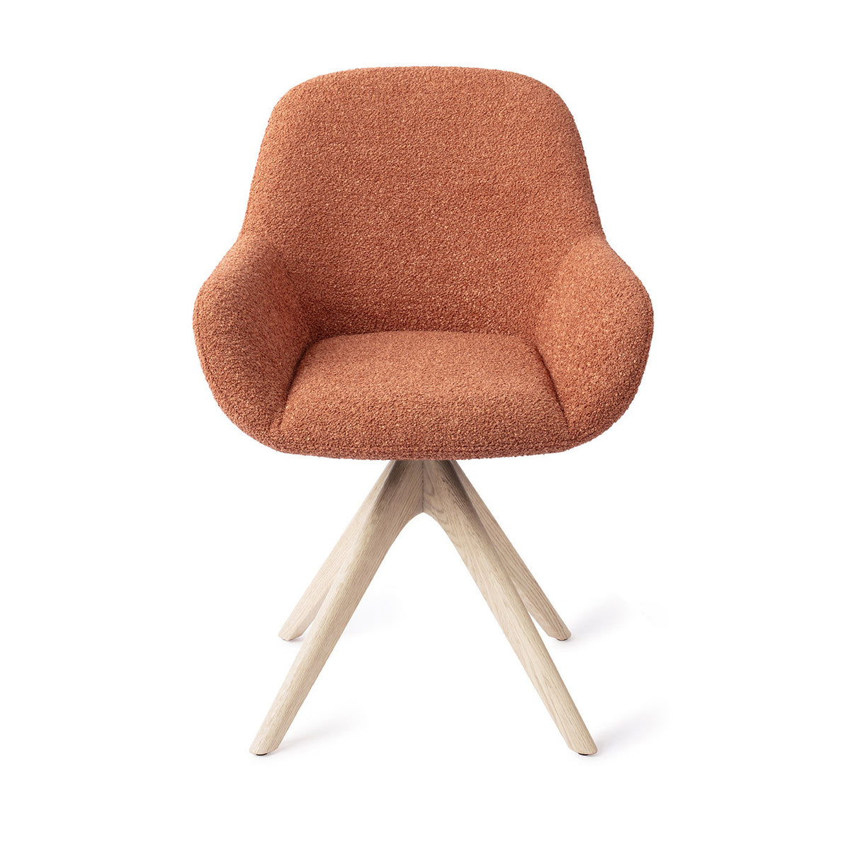 Chaise de salle à manger Kushi terracotta sur piètement pivotant chêne blanchi vue de face coque enveloppante à accoudoirs