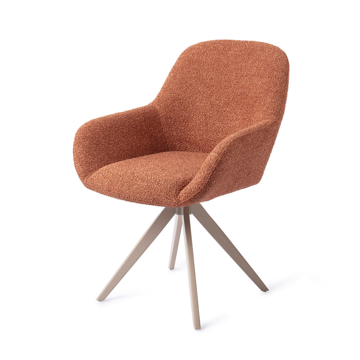 Chaise Kushi terracotta sur piètement pivotant beige vue de trois quarts