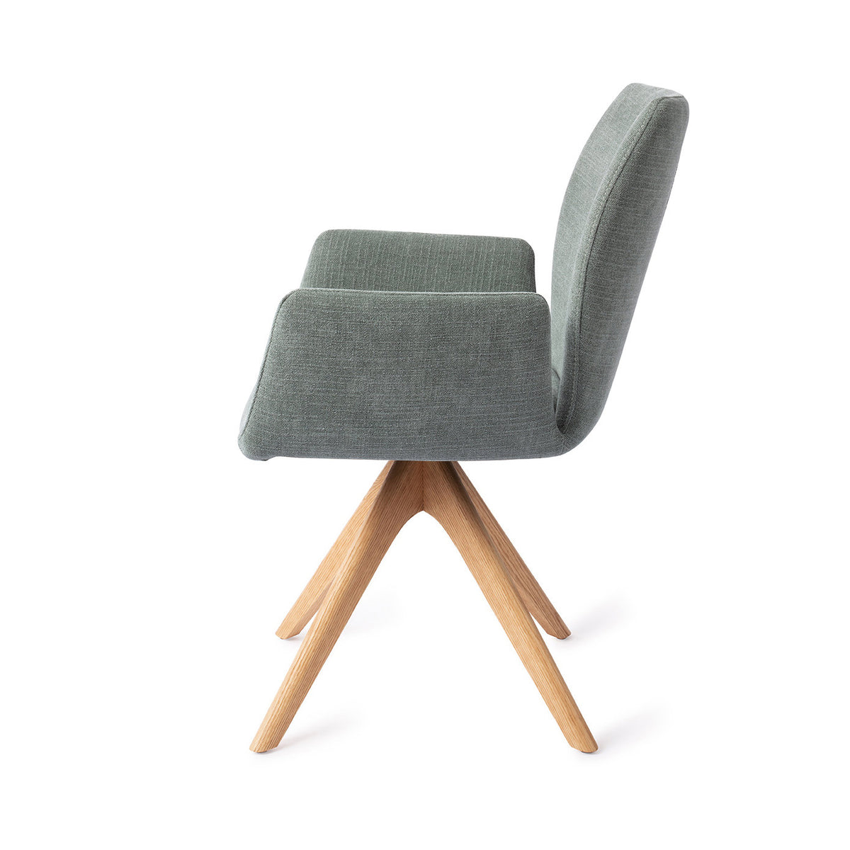 Chaise Misaki vert sauge vue de profil sur son piètement pivotant chêne naturel
