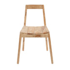 Chaise Paxi en teck naturel vue de face sur fond blanc assise à quatre lattes légèrement creusée