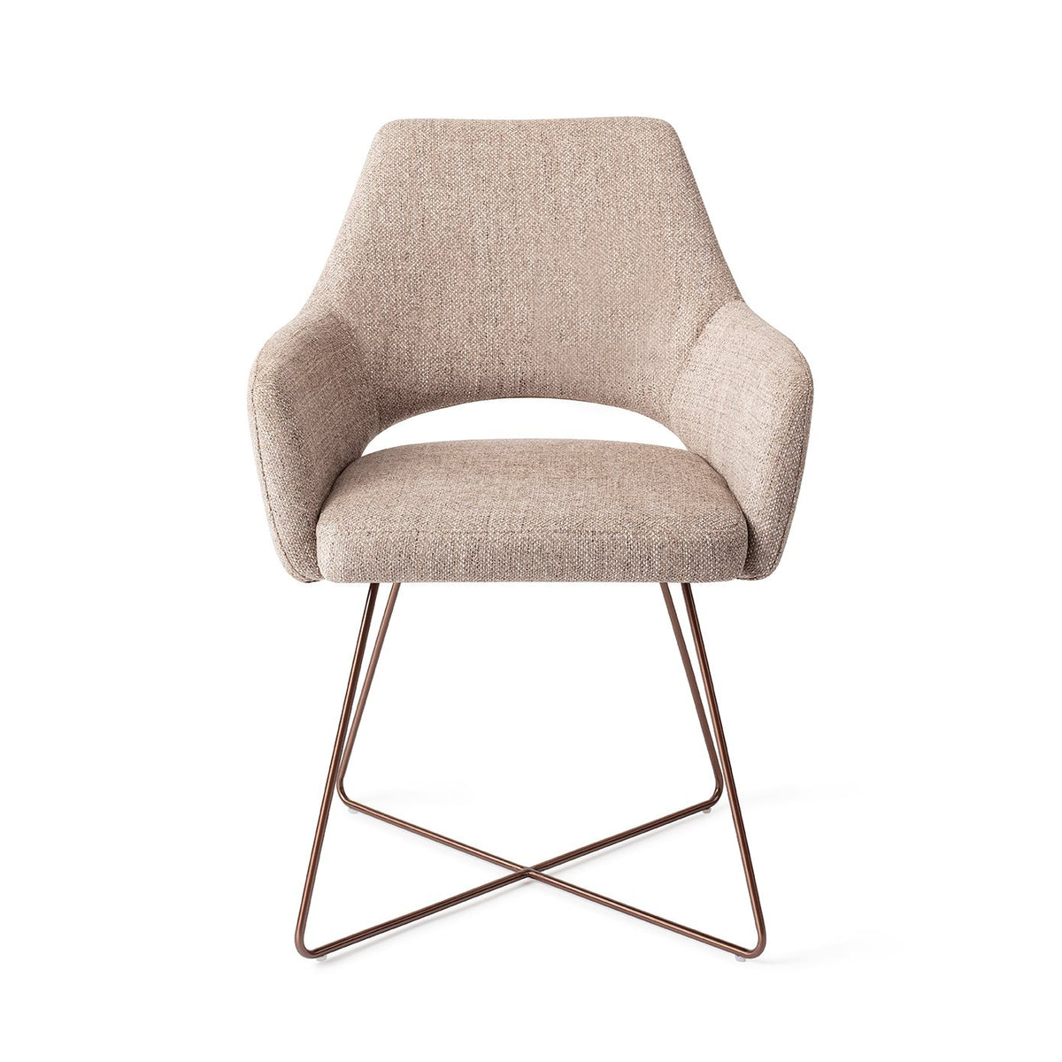 Chaise de salle à manger Yanai beige chiné sur piètement luge croisé cuivré vue de face accoudoirs enveloppants et découpe sous le dossier