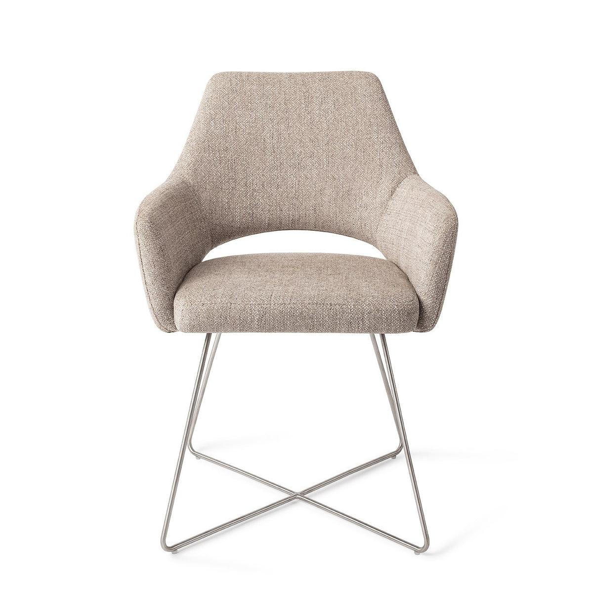 Chaise de salle à manger Yanai beige chiné sur piètement luge croisé gris acier vue de face accoudoirs enveloppants et découpe sous le dossier