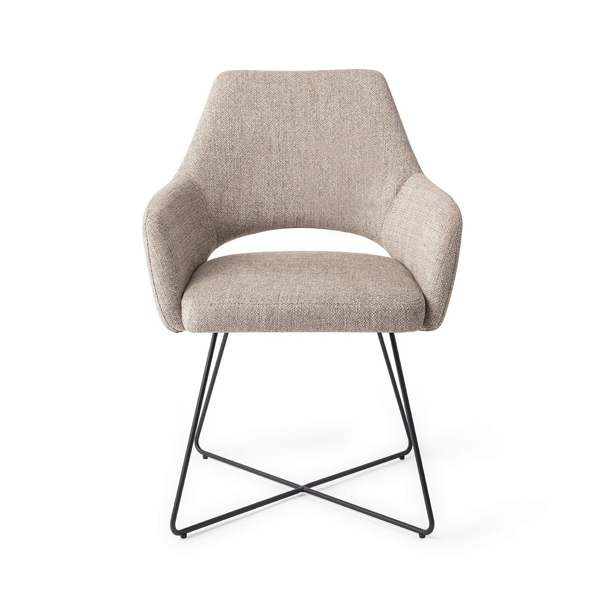 Chaise de salle à manger Yanai beige chiné sur piètement luge croisé noir vue de face accoudoirs enveloppants et découpe sous le dossier