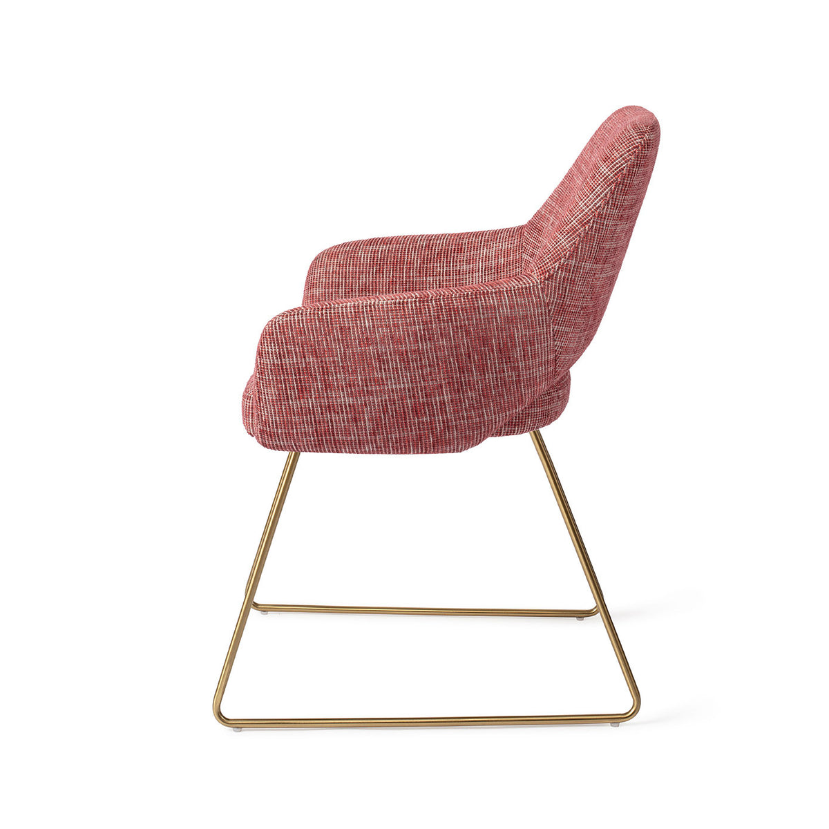 Chaise Yanai rouge chiné sur piètement luge doré vue de profil