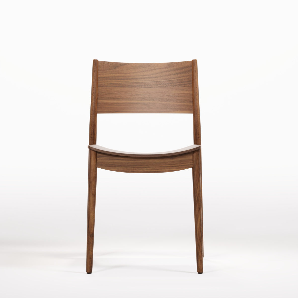 Chaise empilable Vio en noyer foncé vue de face