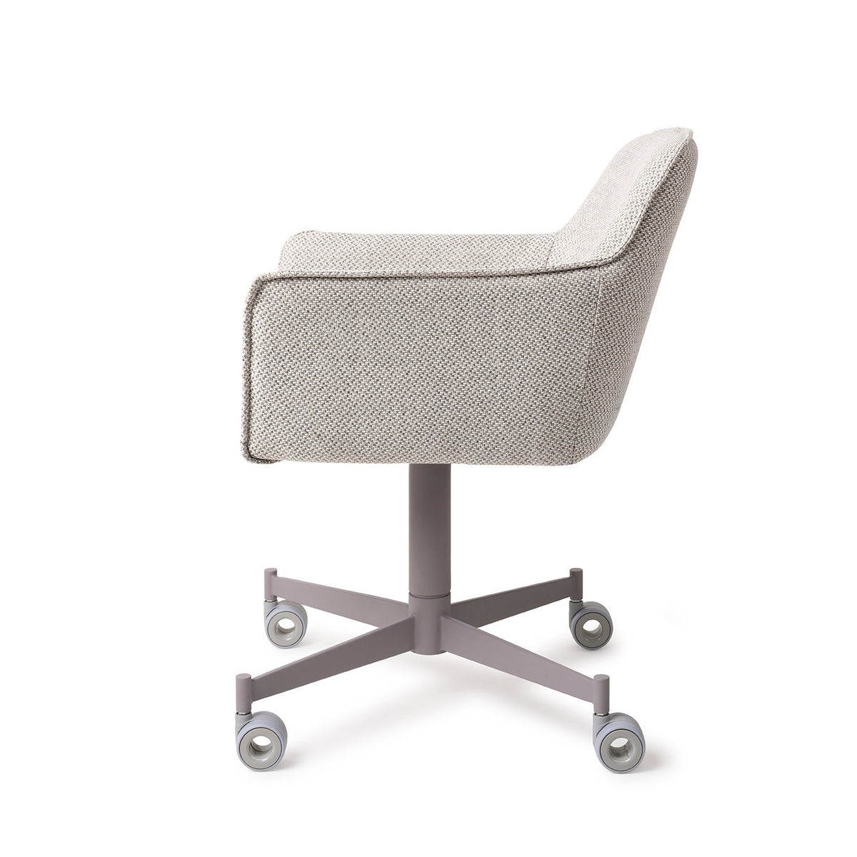 Chaise Hofu blanc cassé à motif vue de profil sur son piètement à roulettes gris