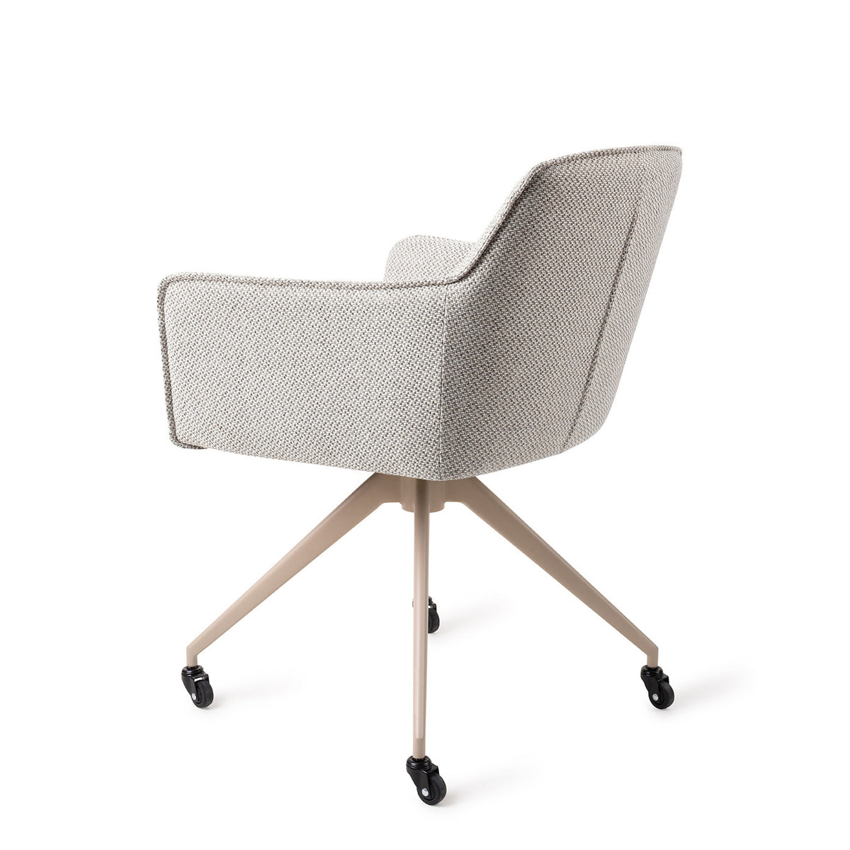 Dos de la chaise Hofu blanc cassé à motif avec ses coutures et son piètement beige à roulettes