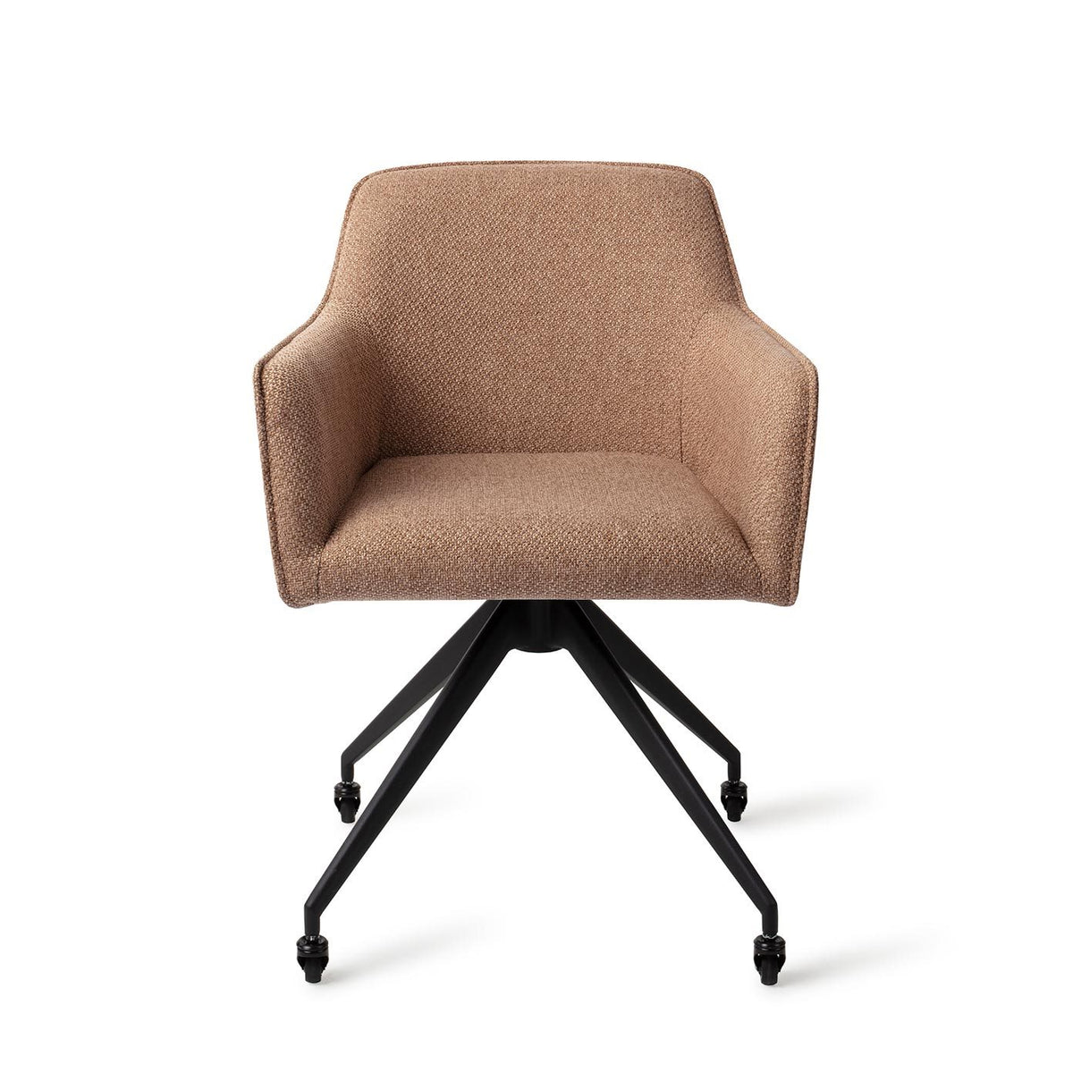 Chaise Hofu caramel sur piètement noir à quatre pieds et roulettes vue de face avec ses accoudoirs