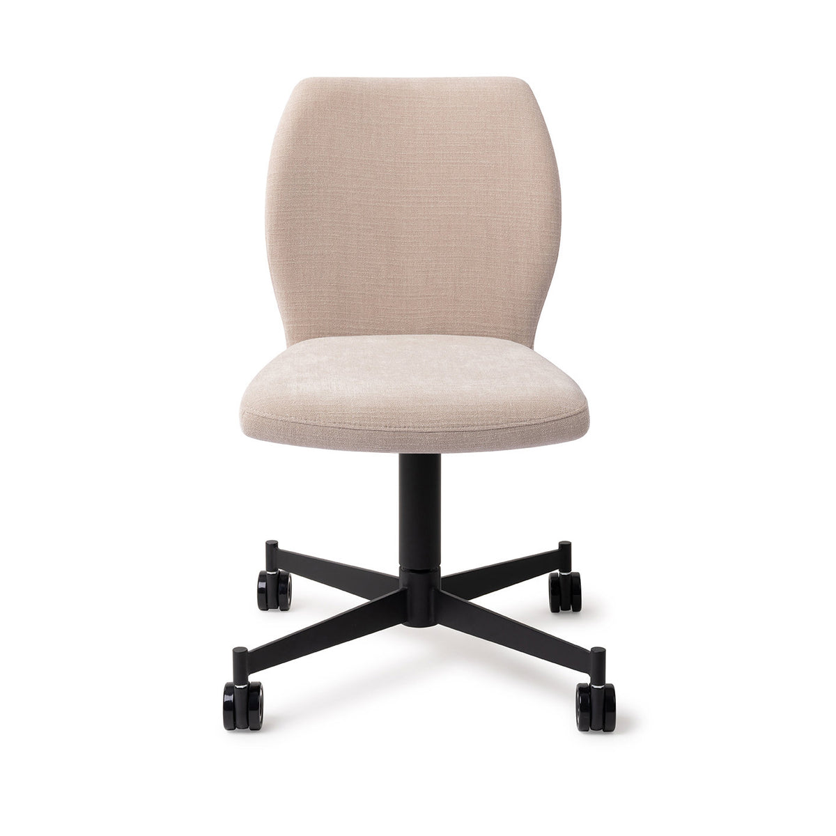 Chaise Ikata sable sur piètement à roulettes noir vue de face dossier galbé et assise rembourrée
