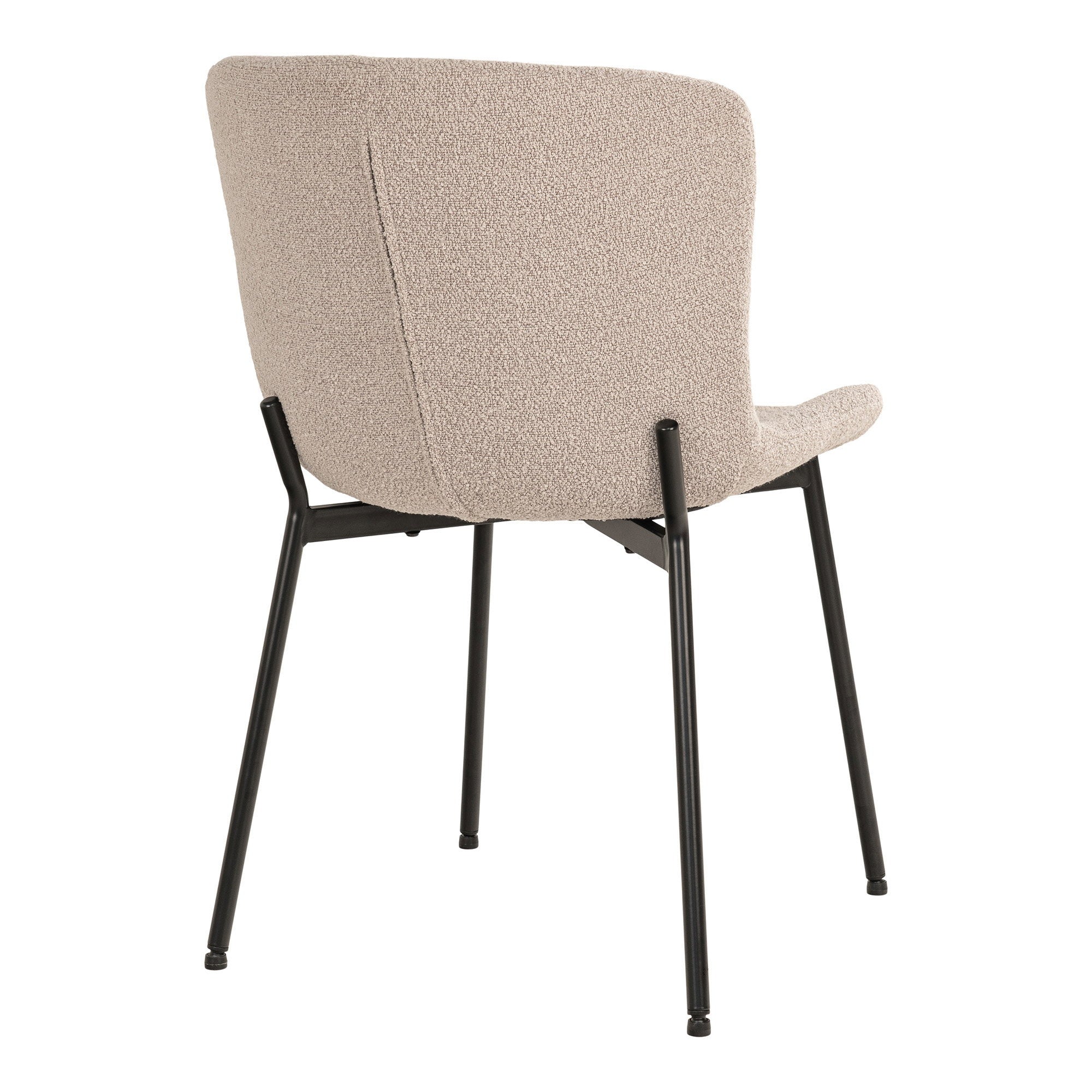 Chaise Maceda beige vue 3/4 arrière – dossier large capitonné bouclé et pieds acier noir