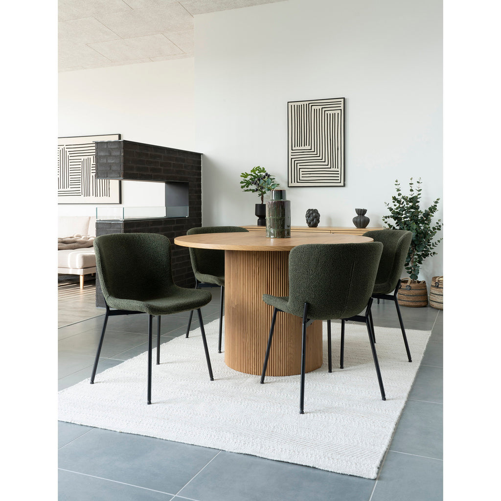 Lot de 2 chaises Maceda vert forêt autour d'une table ronde chêne – ambiance nature contemporaine