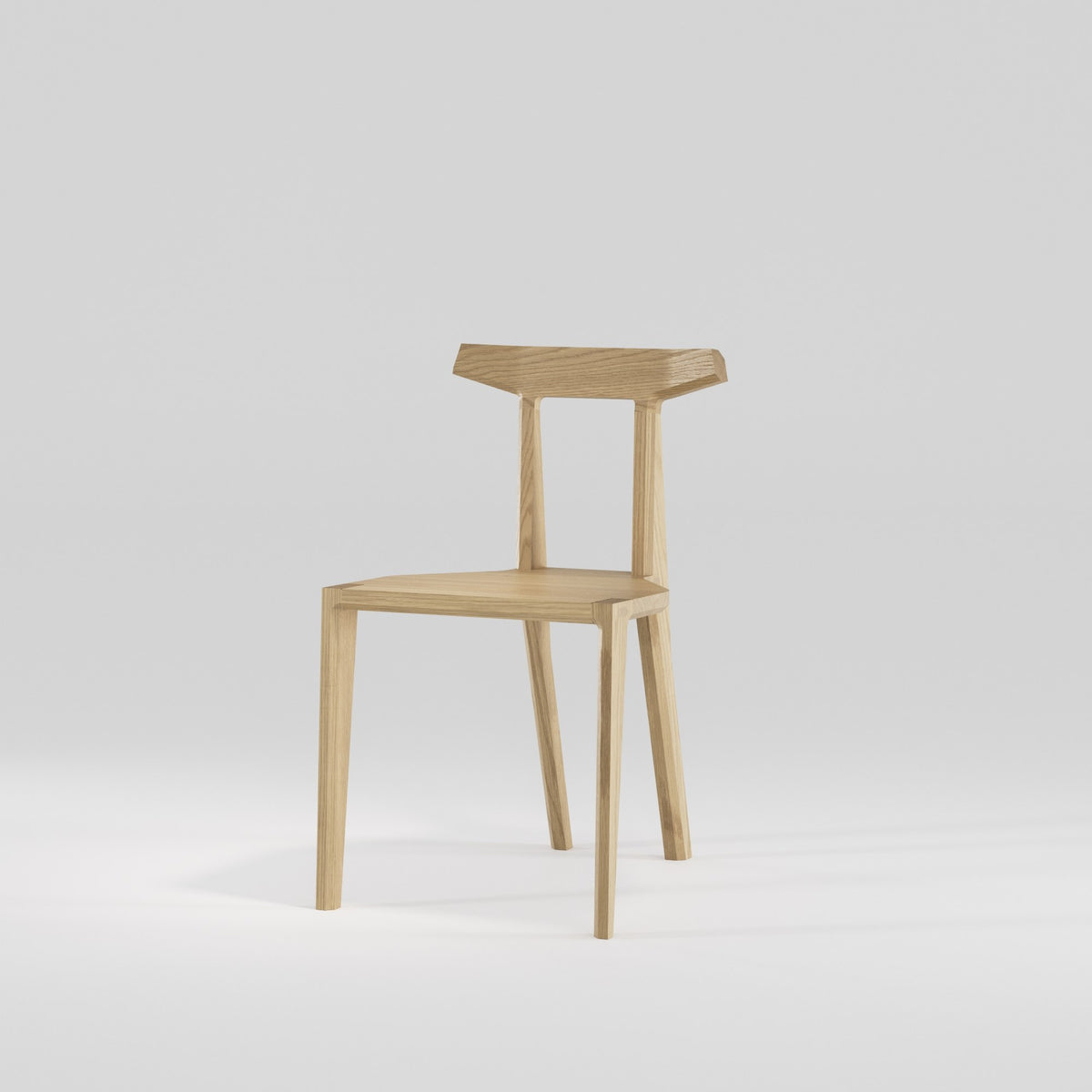 Chaise Orca en chêne naturel vue de trois quarts