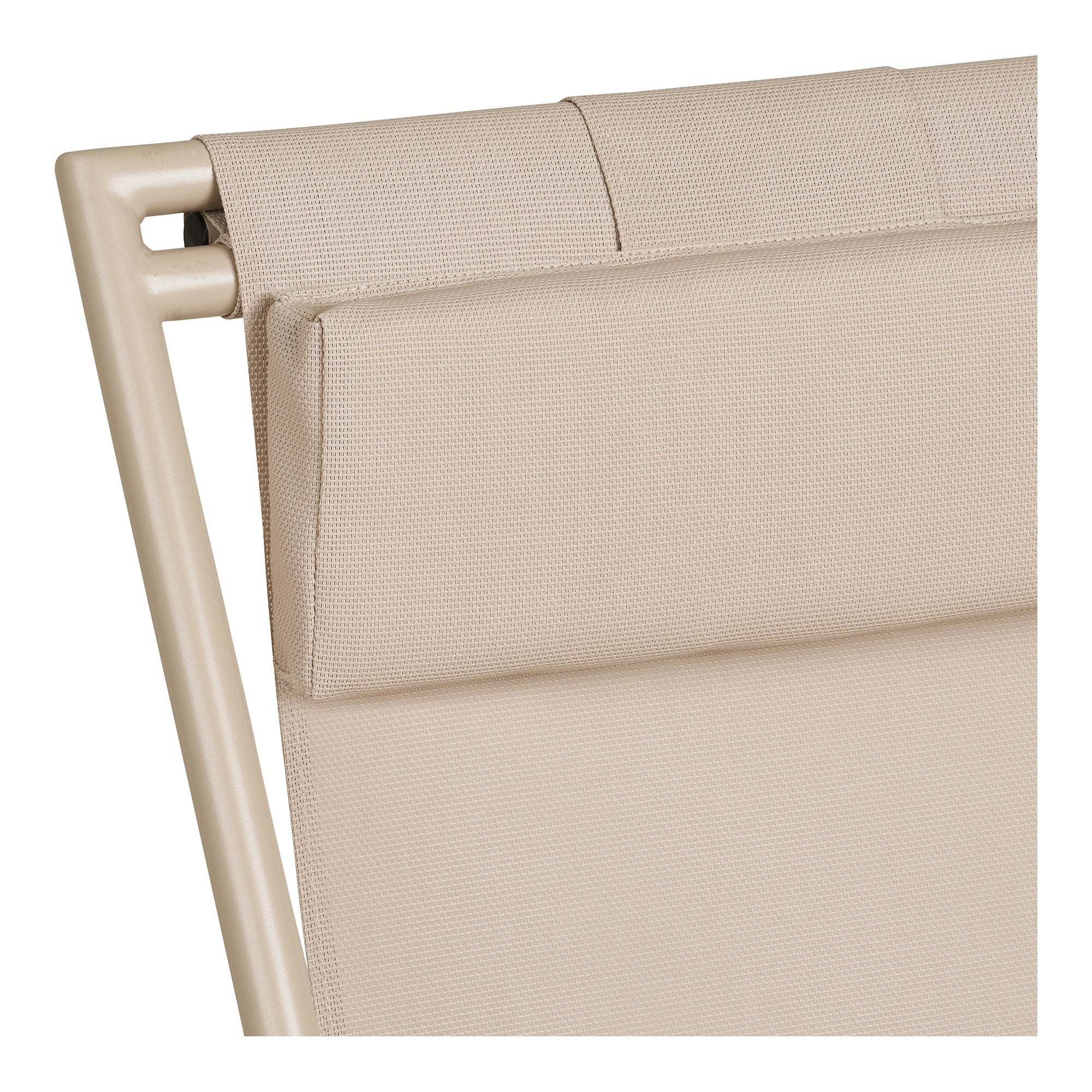 Gros plan appui-tête rembourré chaise Curtis taupe, texture textilène maille fine
