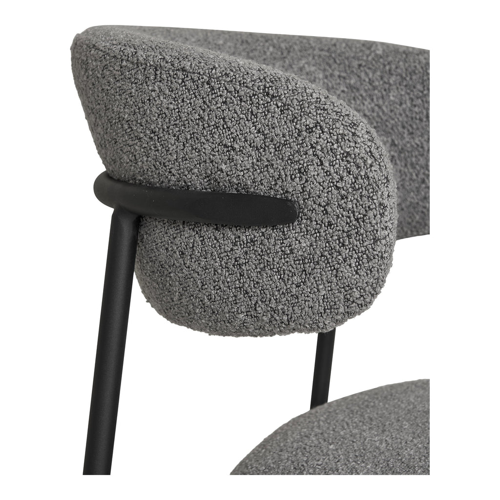 Détail liaison dossier bouclé gris clair et traverse acier laqué noir mat chaise Mira