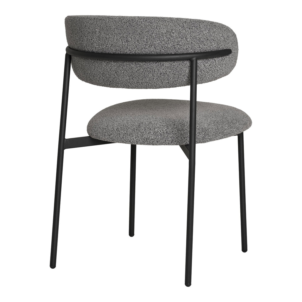 Chaise Mira bouclé gris clair vue arrière dossier suspendu traverse métal noir mat