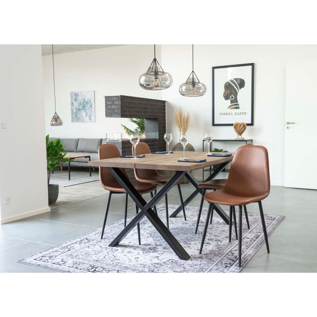 Chaises Stockholm marron cognac salle à manger contemporaine – vue d'ensemble avec table bois
