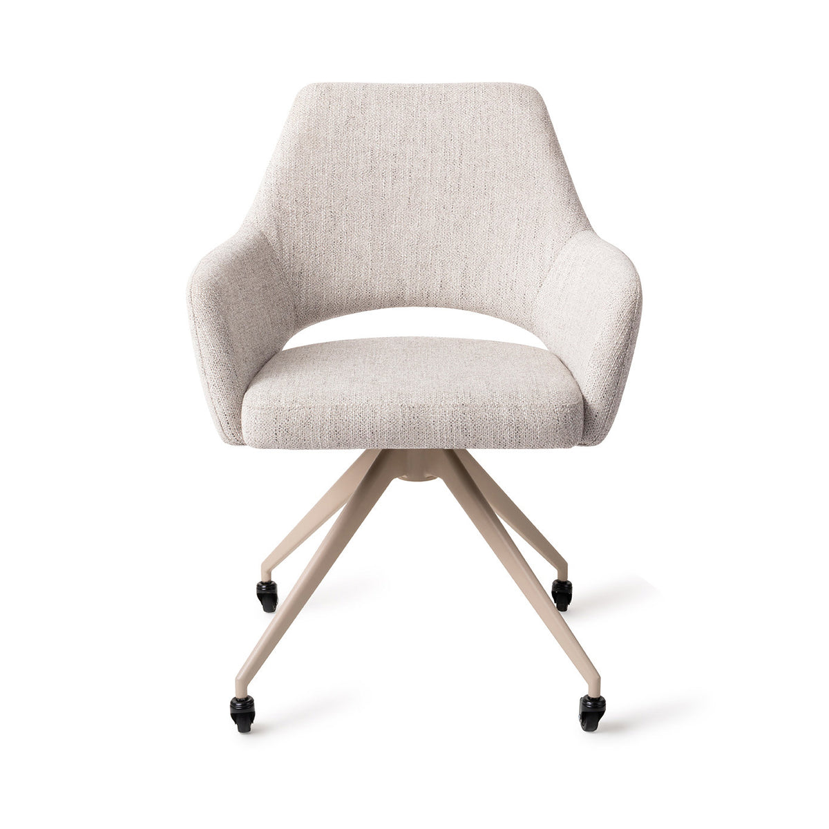 Chaise Yanai gris perle sur piètement beige à quatre pieds et roulettes vue de face avec ses accoudoirs et la découpe du dossier