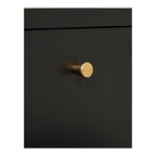 Détail poignée cylindrique dorée brossée chevet Dalby noir mat