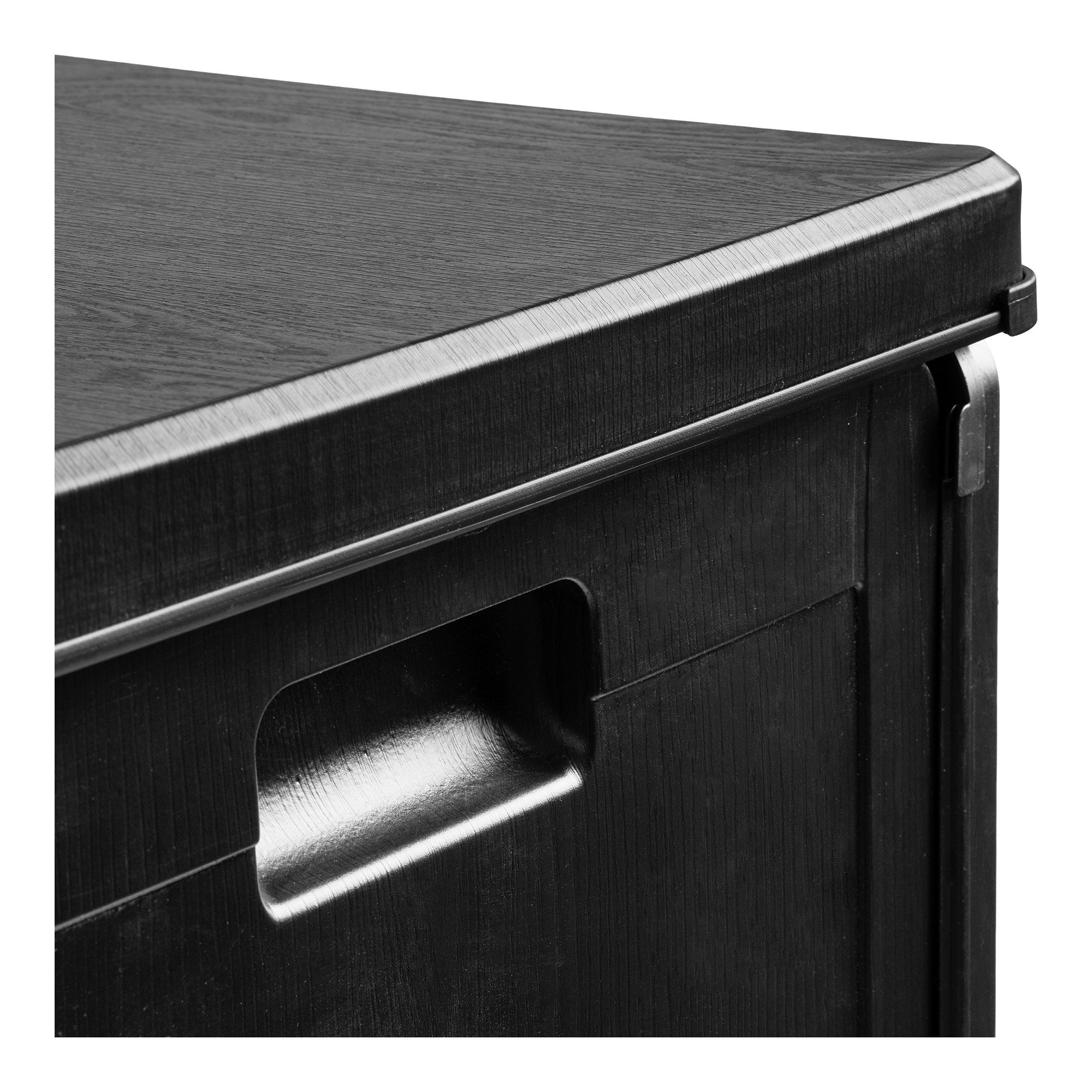 Détail intérieur coffre Sobra noir 76 litres couvercle ouvert fond noir